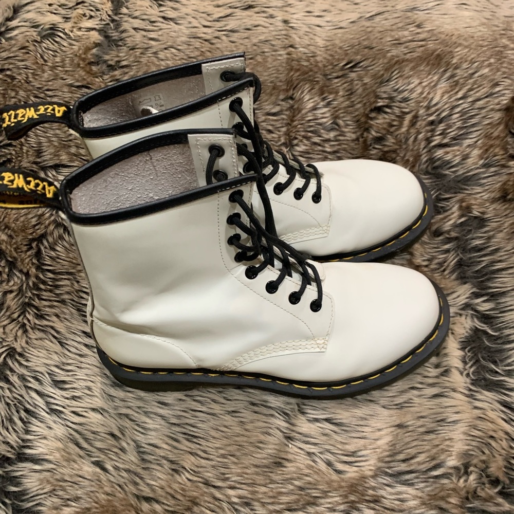 Dr. Marten’s 11821/1460 Smooth Leather Lace Up Boots Size 9 US White